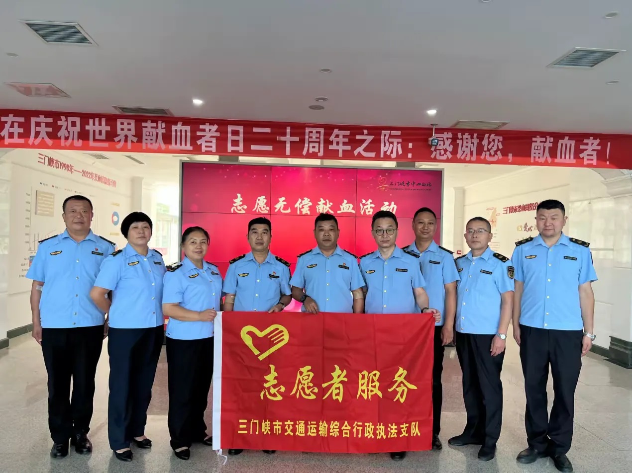 市执法支队无偿献血照片(2).jpg